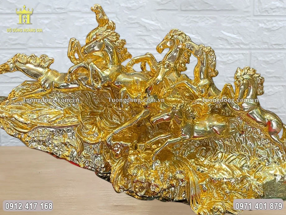 Tượng bát mã thích hợp đặt trong không gian phòng khách, phòng làm việc